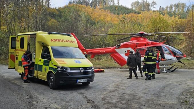 Jezdkyně v ohrožení života: Lékař se k ženě musel slanit z vrtulníku