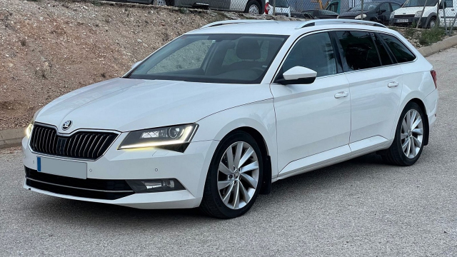 Daleko nejlevnější Škoda Superb III Combi 2,0 TDI v prodeji nestojí skoro nic, i když je fit, najela ale neuvěřitelné kilometry