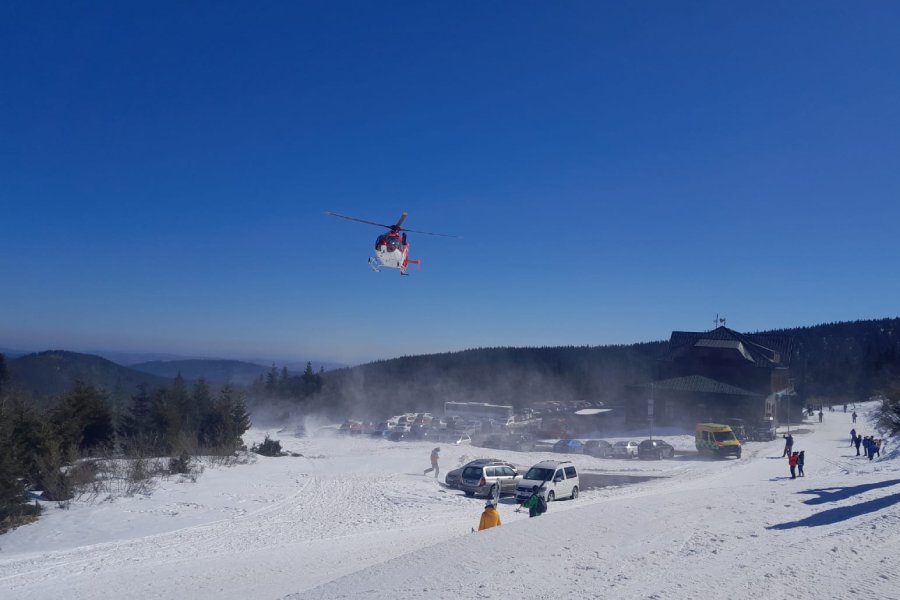 Pro šestnáctiletou lyžařku letěl na Bruntálsko vrtulník