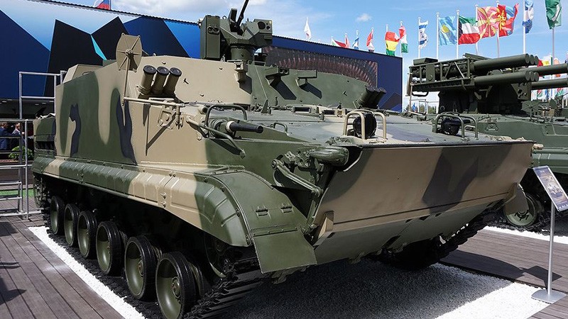 V Rusku dokončují státní zkoušky nového transportéru BT-3F