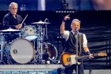 Bruce Springsteen přivezl do Prahy rock, emoce i jasný politický vzkaz. Do Letňan na něj přišlo 60 tisíc lidí