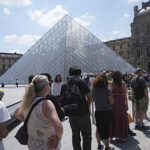 Žádná Mona Lisa, turistů je moc! Louvre stávkoval, lidé ve frontách čekali marně