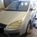Řidič v Tanvaldu naboural zaparkovaný Ford a ujel