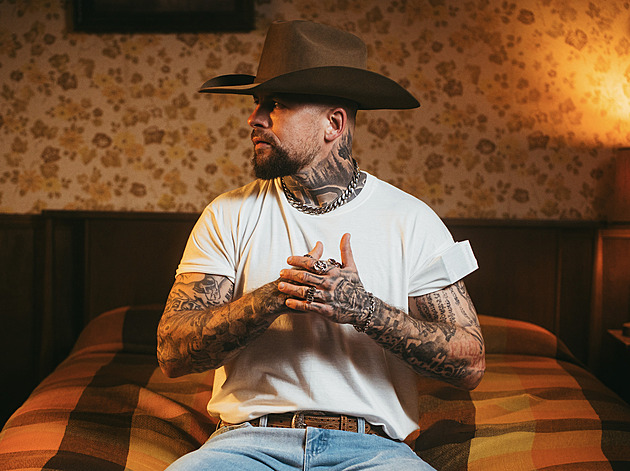 TRENDY V KLIPECH: Marpo se vrhl na country, novinku natočil v Elvisově domě
