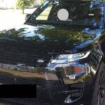 Range Rover se zapnutým majákem si vynucoval přednost na D1
