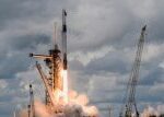 Společnost SpaceX dopravila novou posádku na Mezinárodní vesmírnou stanici