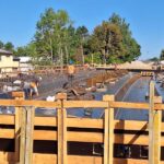 Stavbaři chystají betonáž mostu u Habrů