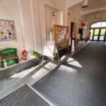 Ve vestibulu městské knihovny začala výstava Divadlo očima dětí
