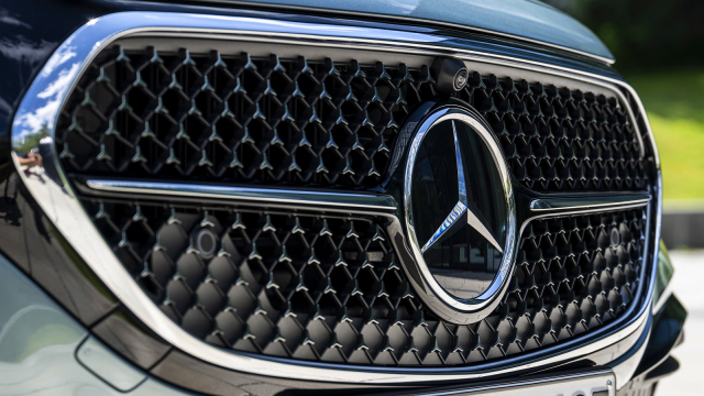 Mercedes chtěl prodávat auta už jen bohatým, teď to zase ruší. Chystá náhradu už odpískané třídy A