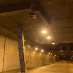 Tahač s bagrem poškodil Královopolský tunel