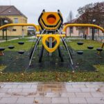 Děti na Hanáckém náměstí mohou skotačit na novém herním prvku ve tvaru včelky Děti na Hanáckém náměstí mohou skotačit na novém herním prvku ve tvaru včelky