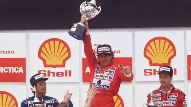 Ef–jednička, ve které Ayrton Senna vybojoval asi nejtěžší vítězství své kariéry, je na prodej. Cena poletí do stratosféry