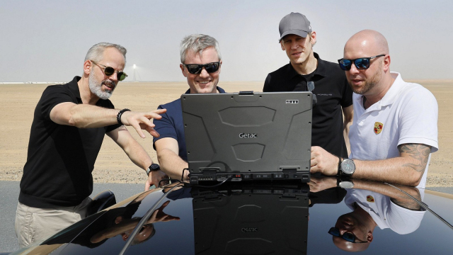 Je opravdu zlé, když technici Porsche adorují 2,2tunový nesmysl konkurence, aby snáz prodali ten svůj