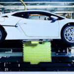 Lamborghini konečně začalo vyrábět svůj „levný” hybridní sporťák, podívejte se na něj na montážní lince