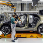 Počet lidí pracujících v automobilovém průmyslu v Německu padl nejníž za posledních 15 let, tolik k oné cestě k prosperitě