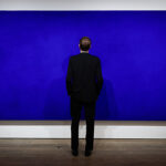 Prodáno za 18 milionů eur. Monochromní obraz francouzského umělce trhl rekord Prodáno za 18 milionů eur