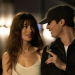 TELEVIZIONÁŘ: Anne Hathaway jako žena, která si začne s mladým zpěvákem TELEVIZIONÁŘ: Anne Hathaway jako žena, která si začne s mladým zpěvákem