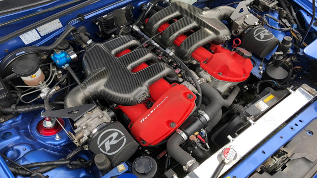 Britové montují do lehounké malé Mazdy 380koňový motor V6, výsledkem bude levné auto schopné pokořit i supersporty