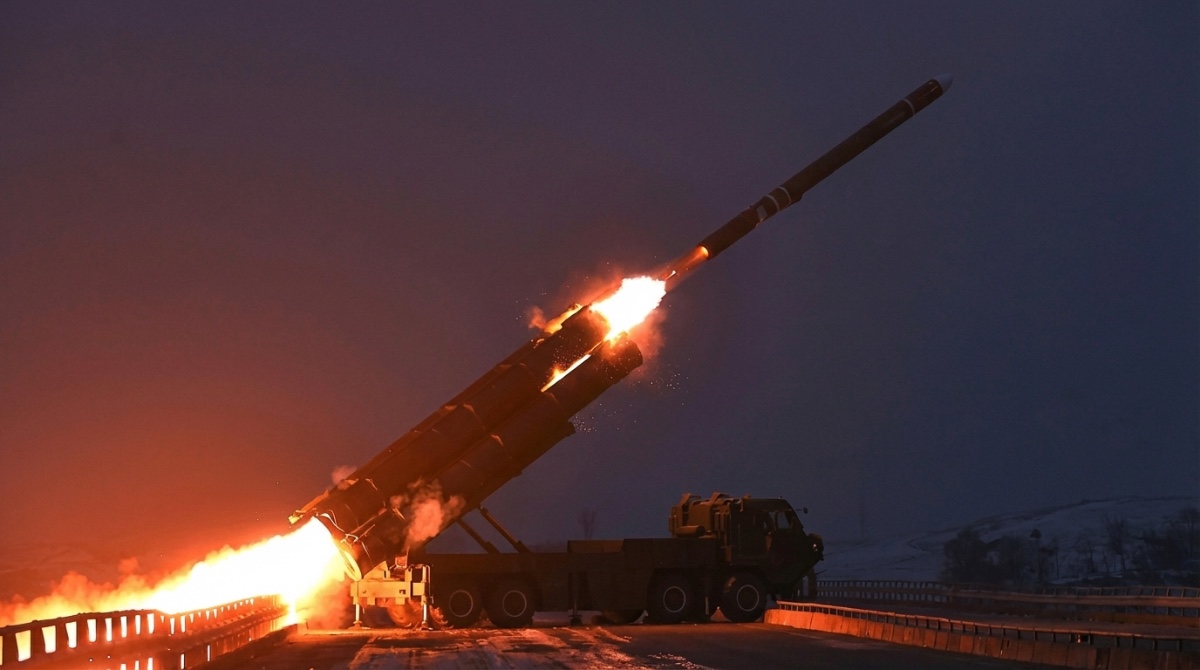 Co se děje za severokorejskými hranicemi? Kim Jong Un ukázal novou zbraň