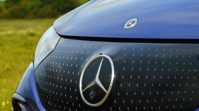 Konec největšího současného propadáku Mercedesu po pouhých třech letech je pořád menší tragédie než to, co ho bude následovat