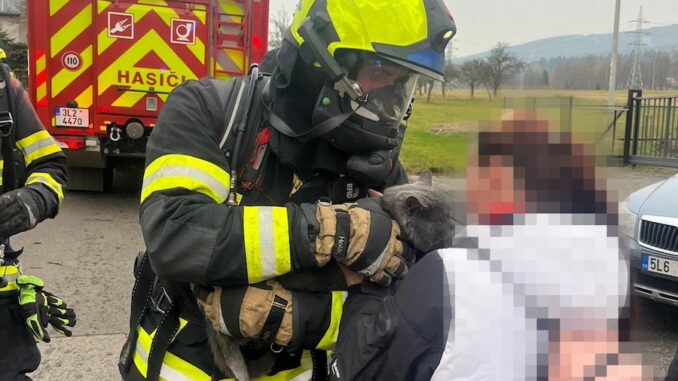 Liberecký hasič převzal ocenění za záchranu malého dítěte z hořícího domu