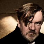 RECENZE: Introvertní hitmaker