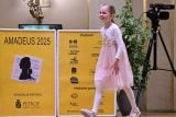 ‚Skladbu vybrala sama, takže cvičila s chutí.‘ 9letá Sandrine vyhrála mezinárodní soutěž Amadeus