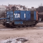 Video: Rusové posílají do boje „kontejnerové tanky“! Co se skrývá pod pancířem
