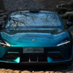 Špičkové Ferrari za 19 milionů vyzvalo na souboj čínské Porsche za cenu Octavie, nemělo to dělat