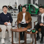 Výrobce aut se vzhledem i výkonem Ferrari a Porsche za cenu škodovek čelí obrovské kritice, vypořádal se s ní po svém