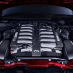 Chybí vám auta s pořádnými motory a ručním řazením? Tento stroj má 7stupňový manuál a 7,5litrový V12, je to monstrum