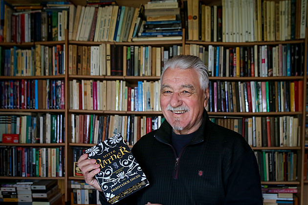 Dřív jsem myslel, že ve středověku byli lidé hloupější, ale není to tak, říká spisovatel