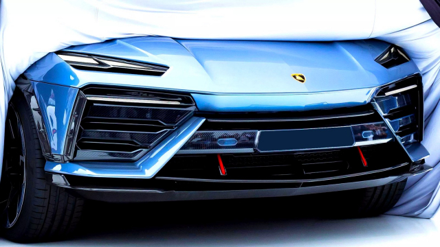 Lamborghini definitivně odpískalo svůj první elektromobil. „Zájem o něj je skoro nulový,” říká šéf
