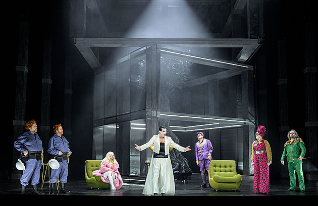 RECENZE: Bozi dostali mrakodrap, ten ale Zlatu Rýna efekt nezajistil