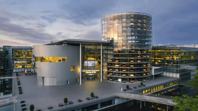 VW chce masivně osekat náklady o dalších 1,5 bilionu za 2 roky, a to i ve Škodě. Hrozí další zavírání fabrik a propouštění