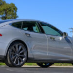 Ceny dekádu starých Tesel se začínají blížit nule, tato se prodala za 7 procent původní ceny, i když vypadá fit, funguje a tolik toho nenajela Ceny dekádu starých Tesel se začínají blížit nule, tato se prodala za 7 procent původní ceny, i když vypadá fit, funguje a tolik toho nenajela