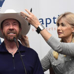 Norrise ocenil Stallone i další akční mistři