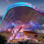 Arabové staví nový okruh Formule 1 se zatáčkou 70 metrů nad zemí. Není to vtip, už vzniká