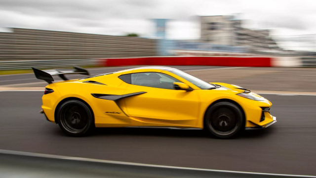 „Bugatti pro chudé” má absolutní rekord silničních aut z dalších dvou okruhů, i když za volantem seděli amatéři