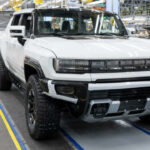 Ford poslal k ledu jedno elektrické auto, GM ale zařízl hned čtyři taková, z obřích plánů na tomto poli nezbylo skoro nic