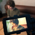 KOMENTÁŘ: Chcípni! Ale kdo to Issové a Langmajerovi „statečně“ poví z očí do očí?