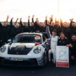 Porsche se radovalo z nového rekordu legendárního Nürburgringu, než ale stačilo rozeslat tiskovku, rybník mu vypálil někdo jiný