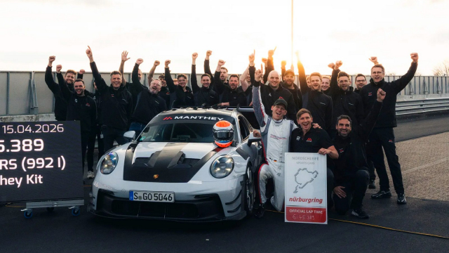 Porsche se radovalo z nového rekordu legendárního Nürburgringu, než ale stačilo rozeslat tiskovku, rybník mu vypálil někdo jiný