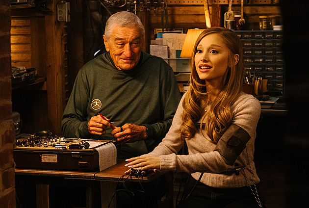 Všichni fotři jsou lotři. Robert De Niro a Ben Stiller se vrací, přibrali Arianu Grande