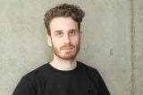 Divadlo jako svátek? Brojím proti tomu, strojenost mu nesluší, říká režisér a dramatik Tomáš Ráliš