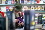 Literární festival Svět knihy letos přitáhl rekordní počet návštěvníků. Přišli kvůli knihám i debatám