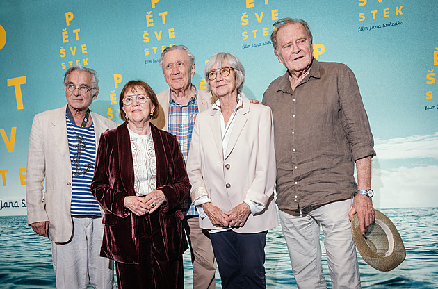 OBRAZEM: Legendy ze Svěrákových Pěti Švestek byly opět spolu. Na premiéře