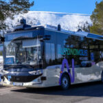 Ve Švédsku nasadili do služby turecký autobus bez řidiče, havaroval hned první den v provozu