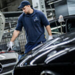 Mercedes hasí požár a zaměstnanci jsou první na ráně