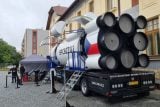 Model vesmírného raketoplánu SpaceBuzz putuje po Plzeňském kraji. Nabízí 4D let na oběžnou dráhu